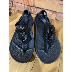 Crocs Sexi Flip Flower Sandals Women's Size 7 T-Strap Black Thong Serena